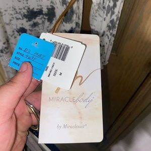 Miracle Body by Miracle Suit Size Medium Smoked Gray Long Sleeve Shirt